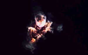 Siurrealistinis vaizdo įrašas: „SpaceX“ nešančioji raketa grįžta namo