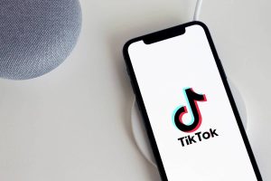 „TikTok“ gali būti uždraustas JAV: balsuota už naują įstatymo projektą