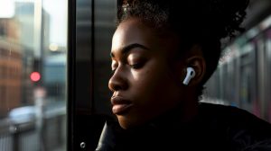 Kiek kainuoja gyvenimas? Moteris žuvo „gelbėdama“ nukritusias „AirPods“ ausines