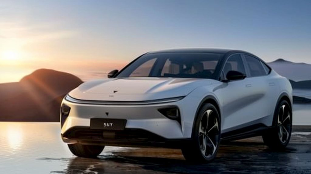 „Xiaomi SU7“ elektromobilis per mėnesį sulaukė 75 000 užsakymų