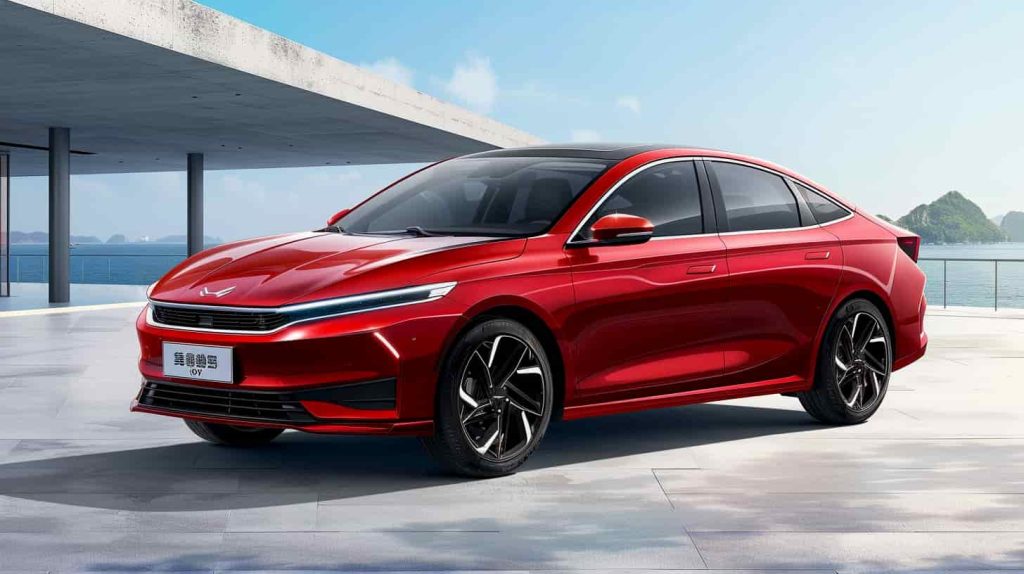 Šie nauji hibridiniai elektromobiliai gali nuvažiuoti 2 000 km be degalų papildymo