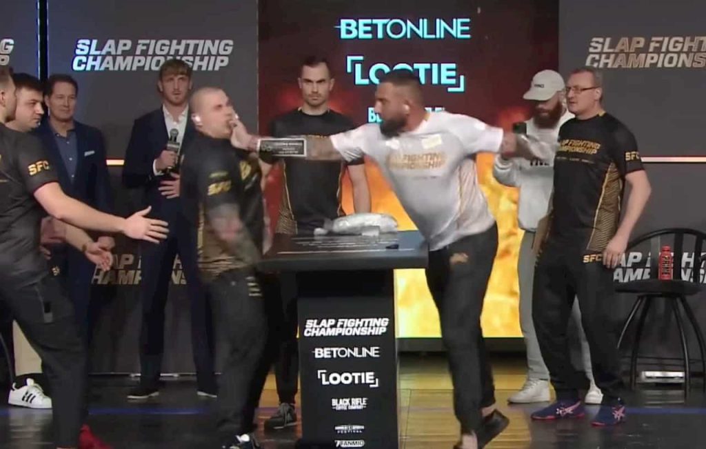 Mokslininkai perspėja: „Antausių kovos“ žaloja smegenis ir kelia rimtą pavojų sveikatai