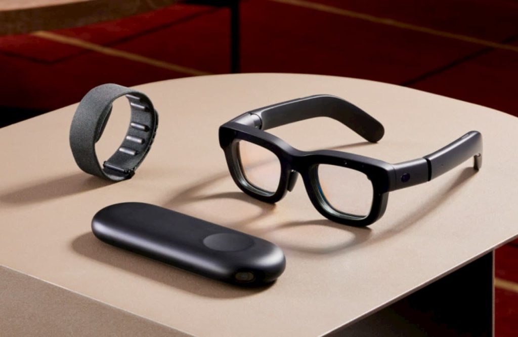 „Meta“ pristatė pirmuosius papildytosios realybės akinius „Orion“ – kuo jie ypatingi?