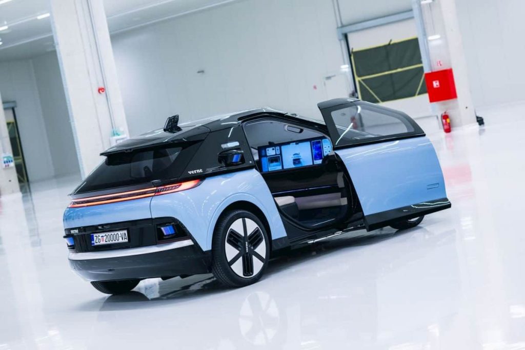 Pamatykite iš arti: „Rimac“ kūrėjai pristatys prabangius autonominius robotus taksi