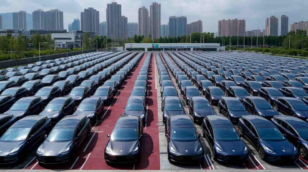 ES šalys nesusitarė: Kinijos elektromobilių gamintojams taikys didžiulius tarifus