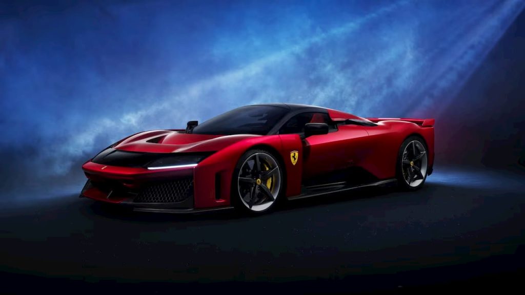 „Ferrari“ pristatė naują superautomobilį, jo kaina – septynženklė