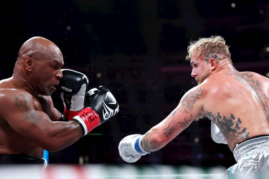 Jake Paul prieš Mike Tyson: „Netflix“ giriasi žiūrimumo rekordu, internautai piktinasi „surežisuota kova“