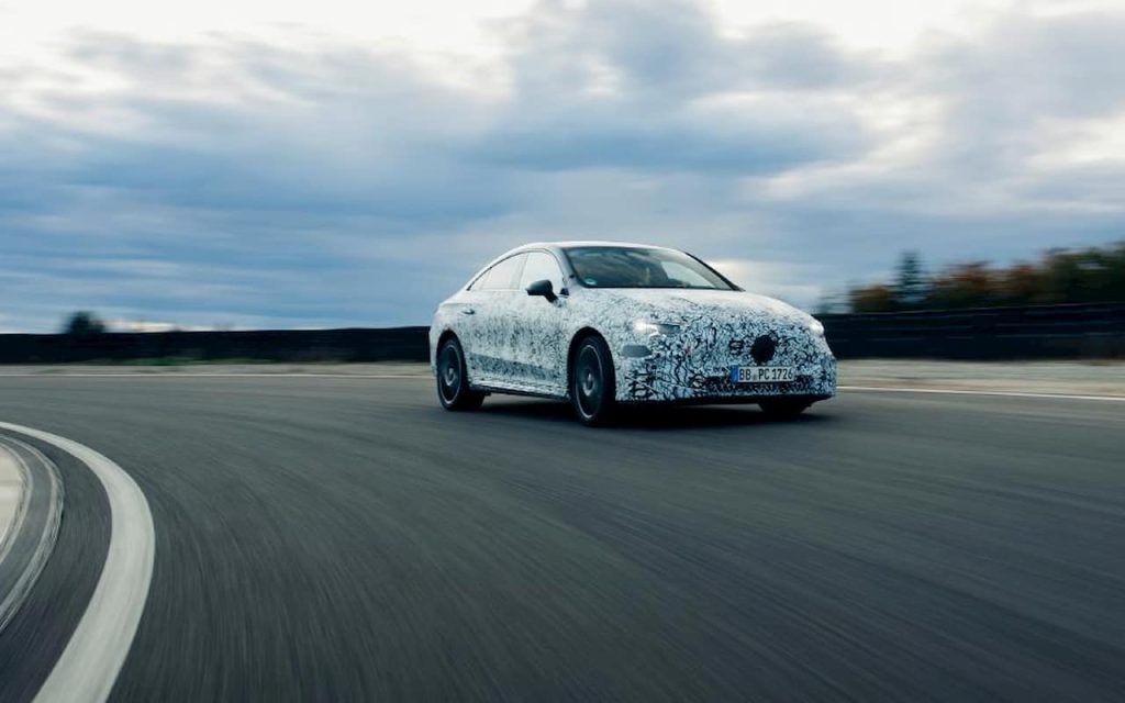 „Mercedes-Benz“ pademonstravo visiškai eletrinį CLA prototipą: prasideda elektrinė ateitis