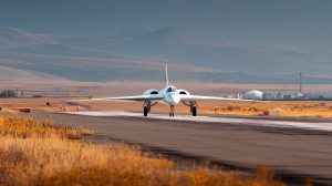 NASA pristatė „X-59“, itin pažangų ir tylų viršgarsinį lėktuvą, pakilo pirmam skrydžiui