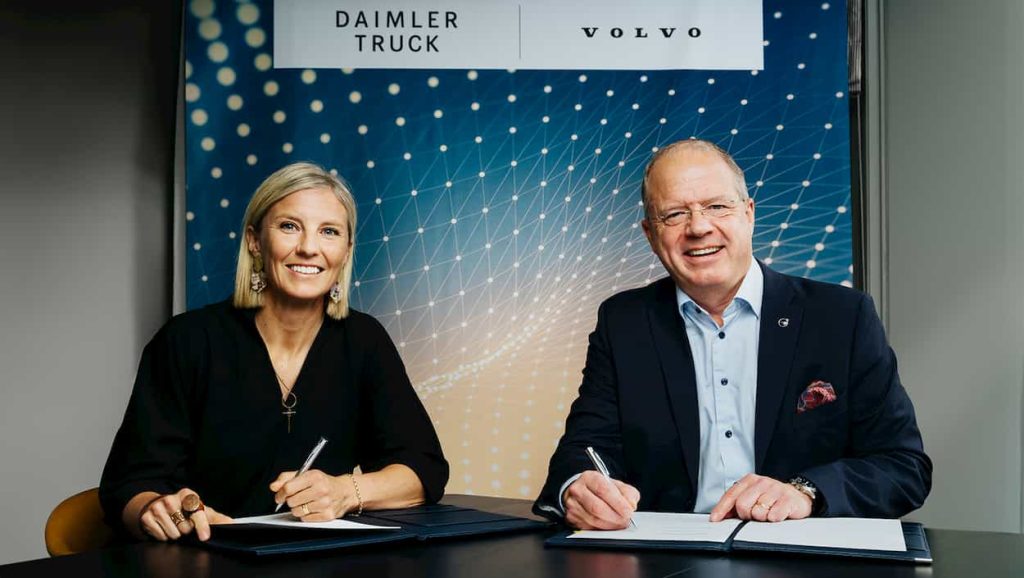„Volvo“ ir „Daimler“ susitarė: kartu kurs inovatyvią platformą krovininiams automobiliams