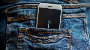 Nusibodo nuolatos išsikraunantis telefonas? Jau greitai jį galėsite įkrauti savo kišenėje – kaip tai padaryti