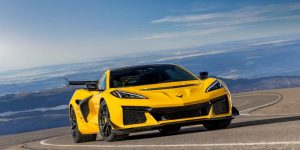 „Chevrolet“ pristatė greičiausią „Corvette“ istorijoje: kiek kainuos?