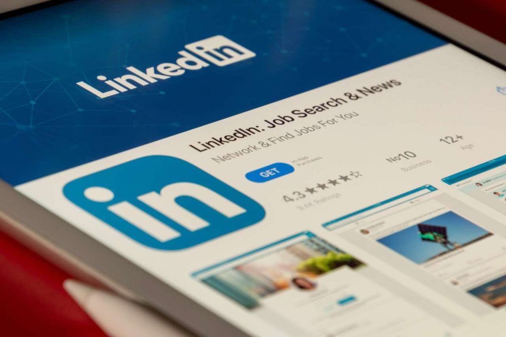 „LinkedIn“ paduotas į teismą: neteisėtai dalijosi naudotojų duomenimis