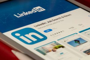 „LinkedIn“ paduotas į teismą: neteisėtai dalijosi naudotojų duomenimis