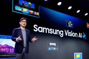 „Samsung“ pristatė naują DI televizorių liniją: stebės namus ir atpažins filmų aktorius