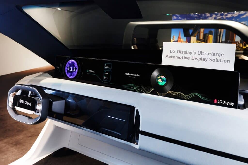 Pasiruoškite ateičiai: milžiniški „LG“ automobilių ekranai – jau čia
