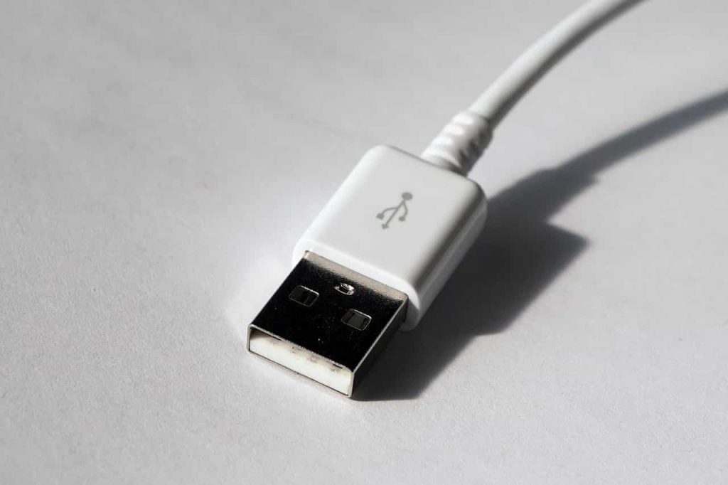 Jūsų TV turi „supergalių“: 5 USB jungties panaudojimo būdai, apie kuriuos nepagalvojote