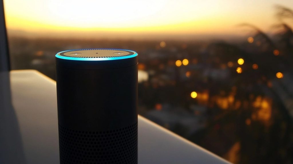 Nemokamas spektaklis kaimynams: „Siri“ DI viešai apnuogino vartotoją