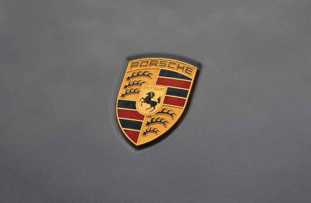 „Porsche“ skelbia sukūrusi revoliucinį elektromobilio akumuliatorių: kuo jis ypatingas?