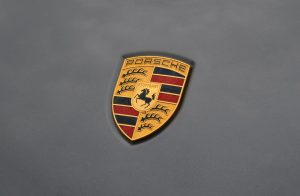 „Porsche“ skelbia sukūrusi revoliucinį elektromobilio akumuliatorių: kuo jis ypatingas?