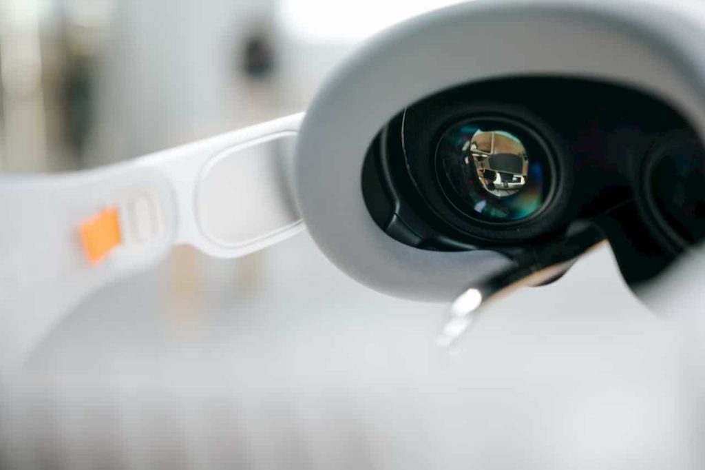 Nauja realybė: išmanūs akiniai gali pakeisti darbo našumą