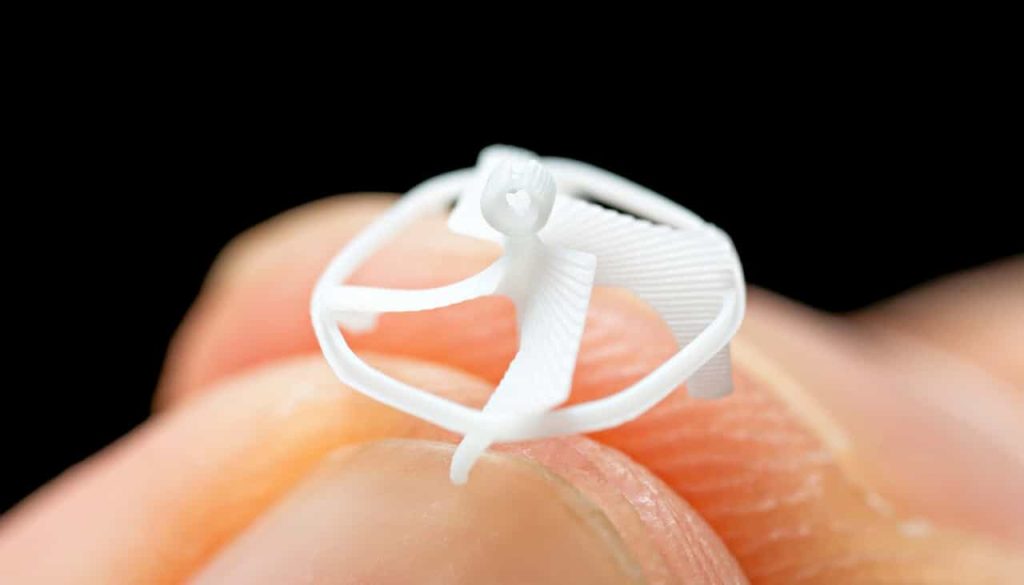 Pristatytas mažiausias pasaulyje belaidis skraidantis robotas – pamatykite