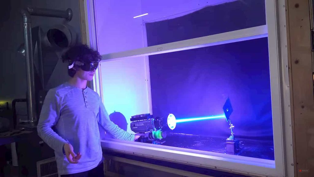 Pamatykite: „YouTube“ turinio kūrėjas sukūrė neįtikėtinai galingą lazerį