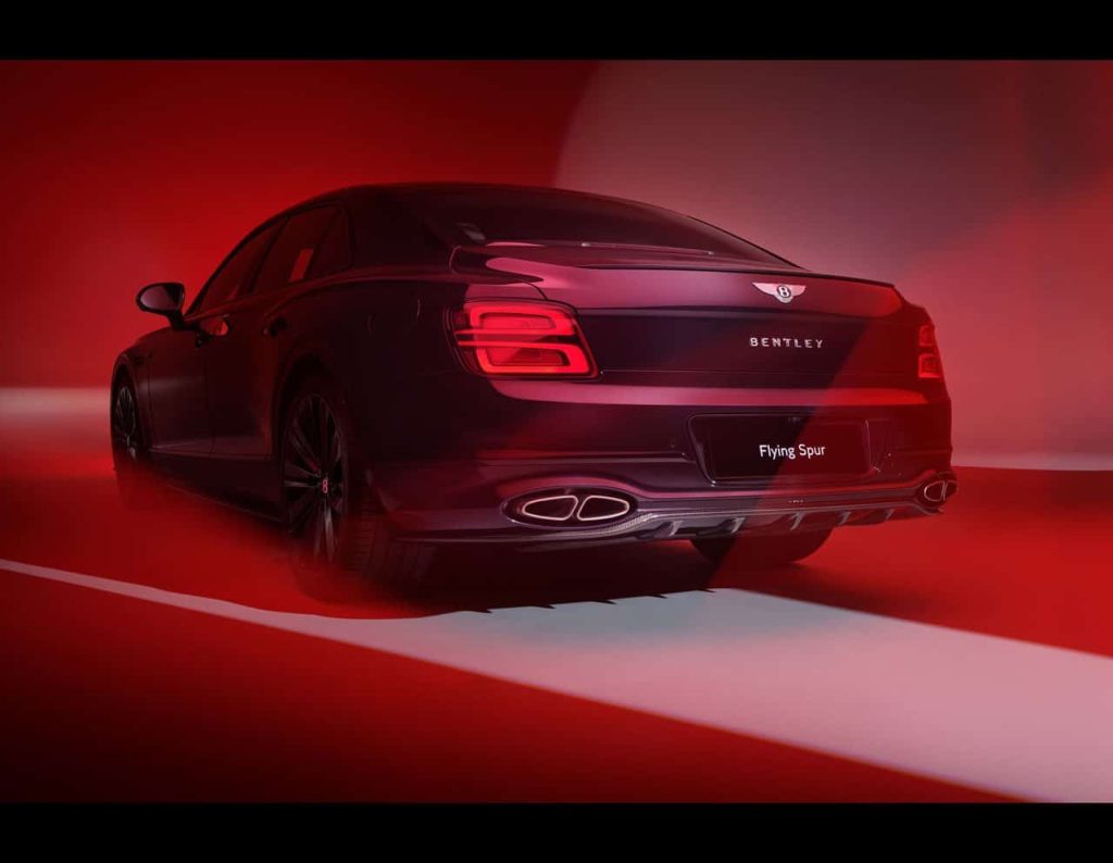 „Bentley“ pristatė patobulintą išmetimo sistemą: daugiau galios, mažiau svorio