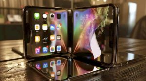 Gandai netyla: „Samsung“ gamins sulankstomus ekranus naujajam „iPhone“