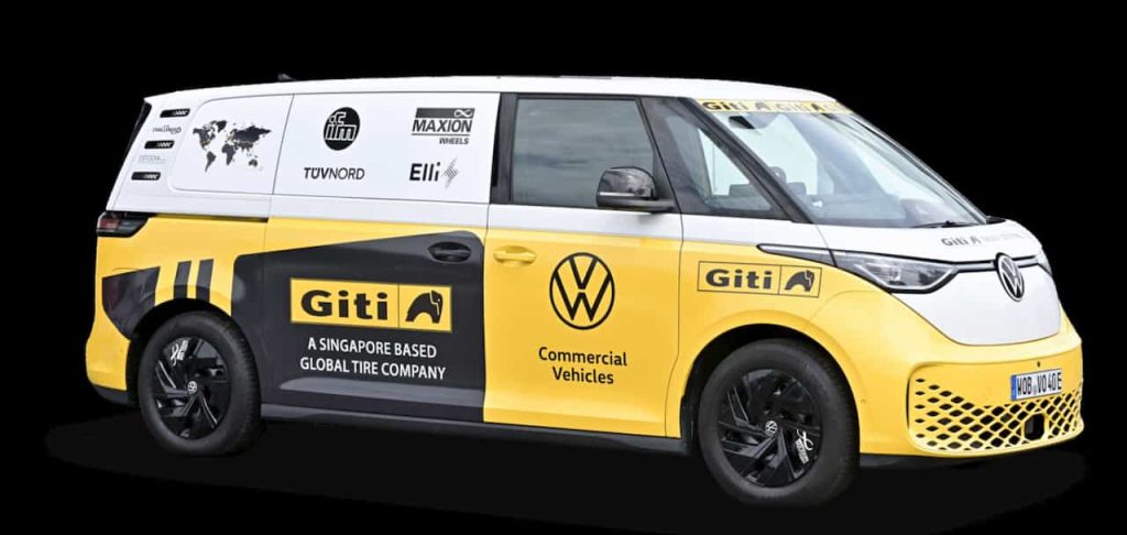 „Volkswagen“ automobilis leidžiasi į kelionę po pasaulį: tikisi pagerinti elektromobilių rekordą