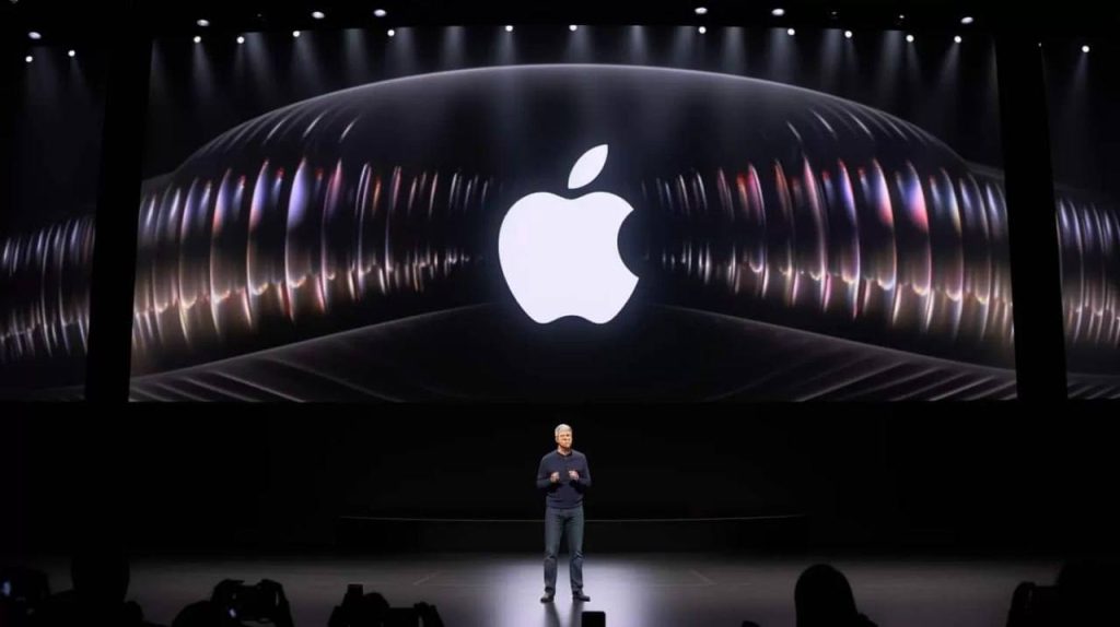 Jau žinoma „iPhone 17“ pristatymo data: „Apple“ vadovas žada įspūdingą renginį