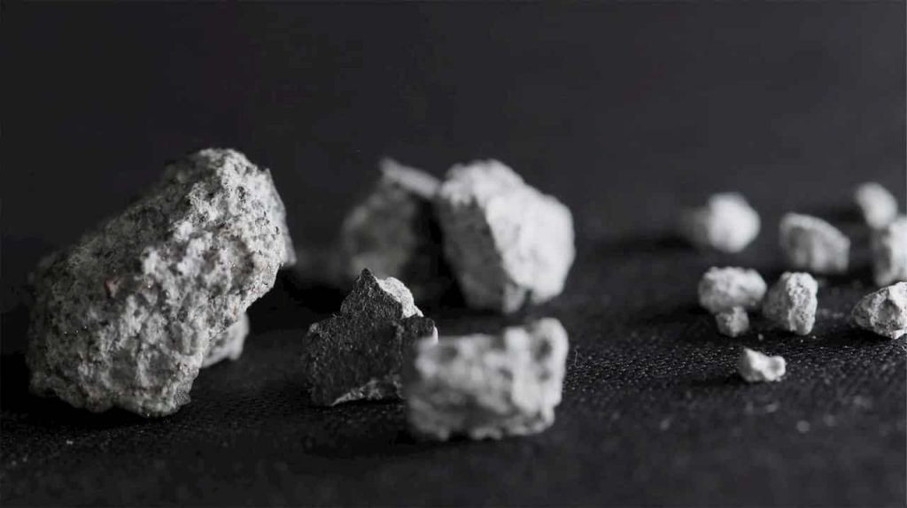 Mokslininkai apstulbę: kosminės uolienos trenkėsi į gyvenamąjį namą bei atskleidė netikėtų detalių