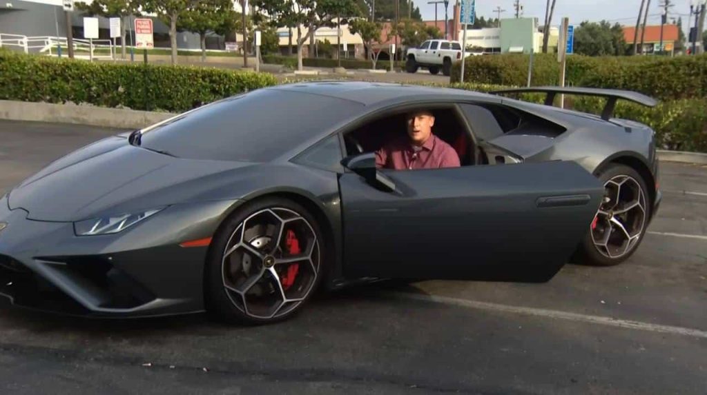 Neįtikėtina: „ChatGPT“ pagalba surado savo pavogtą „Lamborghini“ superautomobilį – kaip jam pavyko?