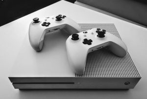 Virtualios arenos šviesoje: kaip formuojasi didžiausi e-sporto turnyrai pasaulyje