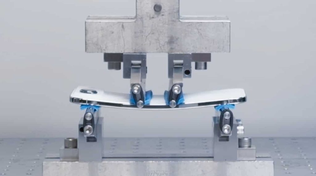 Išbandytas ploniausio „iPhone Air“ tvirtumas: štai kokį spaudimą atlaikė