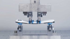 Išbandytas ploniausio „iPhone Air“ tvirtumas: štai kokį spaudimą atlaikė