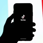JAV šerifas įspėja: darydami šį „TikTok“ iššūkį galite būti nušautas