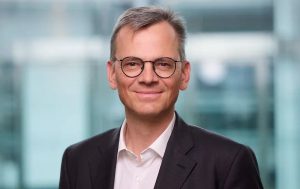 „Jūs neteksite darbų, bus žiauru“, – įspėja didžiausios Europos programinės įrangos įmonės vadovas