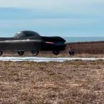 Lyg iš filmo: pirmieji elektromobiliai jau ruošiasi pakilti į dangų