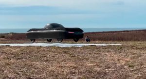 Lyg iš filmo: pirmieji elektromobiliai jau ruošiasi pakilti į dangų