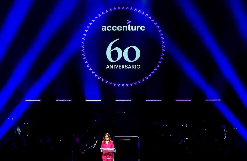 „Nemoki naudotis DI? Viso gero“ – konsultavimo milžinė „Accenture“ perspėjo darbuotojus