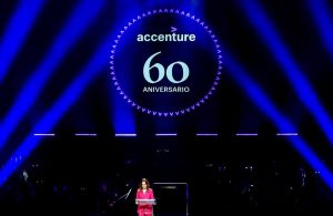 „Nemoki naudotis DI? Viso gero“ – konsultavimo milžinė „Accenture“ perspėjo darbuotojus