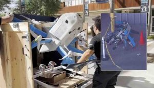 Nukritęs „Amazon“ pristatymo dronas vos nepražudė žmogaus Arizonoje