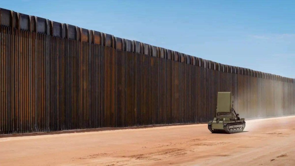 Revoliucija oro gynyboje: JAV pristatė mikrobangų ginklą, naikinantį dronų spiečius