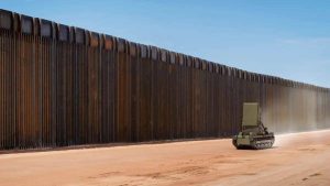 Revoliucija oro gynyboje: JAV pristatė mikrobangų ginklą, naikinantį dronų spiečius