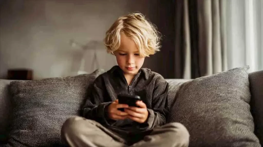 Ekranai kenkia ne tik akims: jie tyliai žaloja ir vaikų organizmą