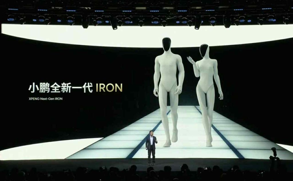 „Xpeng“ pristatė pribloškiantį humanoidą su sintetine oda – bus galima įsigyti (video)