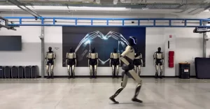 E. Musko humanoidai ruošiami masinei gamybai: parodė pažangą (video)