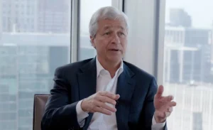 „JPMorgan“ vadovas: Dirbtinis intelektas naikins darbo vietas, tačiau turintys šiuos įgūdžius išliks