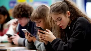 Tyrimais patvirtina neraminanti tiesa: socialiniai tinklai – vaikų dėmesio žudikas